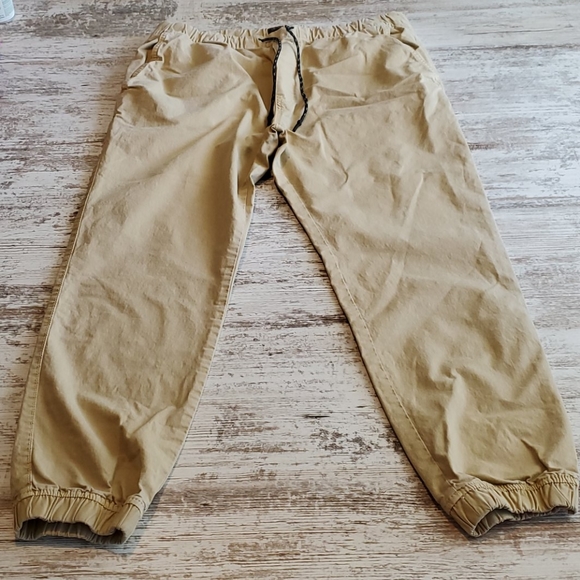 American Eagle Outfitters Other - Mens American Eagle Khaki joggers size medium